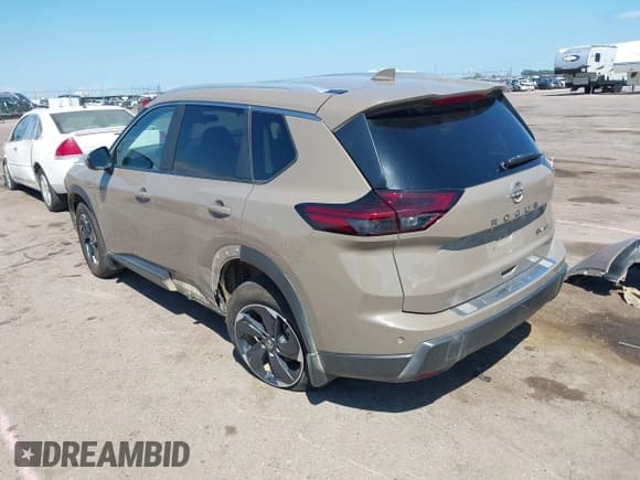 ✅ 2024 Nissan Rogue SV • VIN: 5N1BT3BB9RC734482 • Лот: 43010705. Опубликован ранее на IAAI с пробегом 9 771 миль. Бесплатный доступ к архиву аукционных продаж из США и подробный отчёт об истории автомобиля на DreamBid. Изображение 3.
