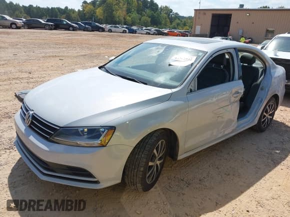 ✅ 2017 Volkswagen Jetta SE • VIN: 3VWDB7AJ7HM323415 • Лот: 43262542. Опубликован ранее на IAAI с пробегом 114 038 миль. Бесплатный доступ к архиву аукционных продаж из США и подробный отчёт об истории автомобиля на DreamBid. Изображение 2.