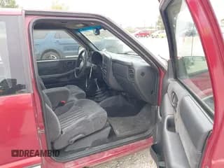 ✅ 2000 Chevrolet S-10 Fleet • VIN: 1GCCS195XYK292168 • Лот: 42290438. Опубликован ранее на IAAI с пробегом 244 556 миль. Бесплатный доступ к архиву аукционных продаж из США и подробный отчёт об истории автомобиля на DreamBid. Изображение 5.