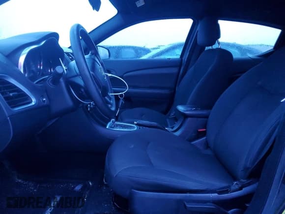 ✅ 2013 Dodge Avenger SE • VIN: 1C3CDZAB4DN571994 • Lot: 41759815. Wystawiony na Copart z przebiegiem 168 068 mil. Bezpłatny archiwum sprzedaży aukcyjnych z USA i szczegółowy raport historii pojazdu na DreamBid. Zdjęcie 7.