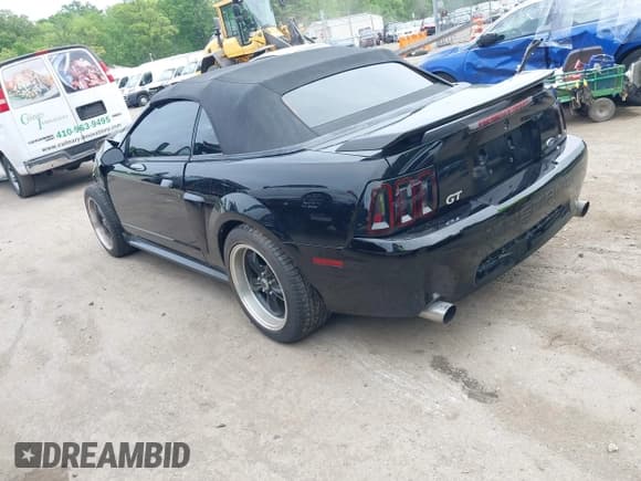 ✅ 2001 Ford Mustang GT Deluxe • VIN: 1FAFP45X11F258695 • Lot: 42197786. Listed on IAAI with 111,778 mi. Free auction sales archive from the USA and detailed vehicle history report at DreamBid. Image 3.