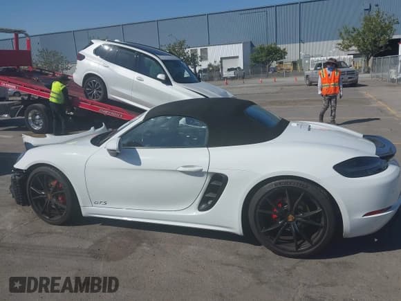 ✅ 2019 Porsche Boxster S • VIN: WP0CB2A8XKS228179 • Lot: 42714658. Listed on IAAI with 23,656 mi. Free auction sales archive from the USA and detailed vehicle history report at DreamBid. Image 15.