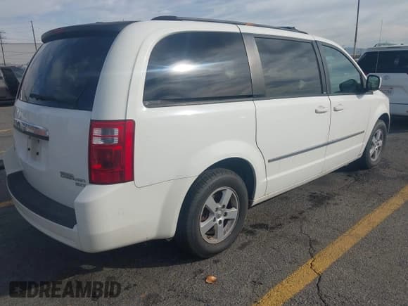 ✅ 2010 Dodge Grand Caravan SXT • VIN: 2D4RN5D11AR316767 • Lot: 43659112. Wystawiony na IAAI z przebiegiem 154 259 mil. Bezpłatny archiwum sprzedaży aukcyjnych z USA i szczegółowy raport historii pojazdu na DreamBid. Zdjęcie 4.