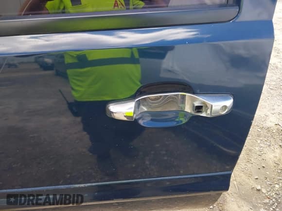 ✅ 2007 GMC Yukon SLE • VIN: 1GKFC13097R379934 • Lot: 42503868. Listed on IAAI with 291,973 mi. Free auction sales archive from the USA and detailed vehicle history report at DreamBid. Image 6.