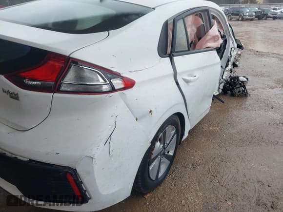 ✅ 2018 Hyundai Ioniq Blue • VIN: KMHC65LCXJU076829 • Lot: 41450252. Wystawiony na IAAI z przebiegiem 159 242 mil. Bezpłatny archiwum sprzedaży aukcyjnych z USA i szczegółowy raport historii pojazdu na DreamBid. Zdjęcie 20.