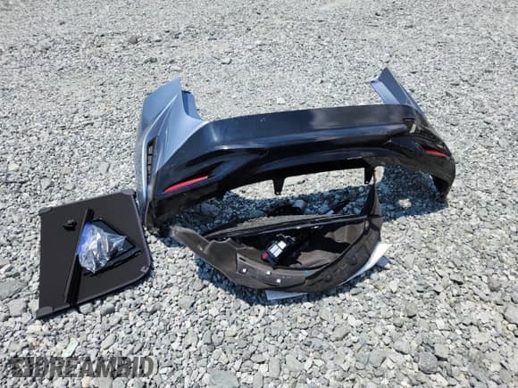 ✅ 2024 Lexus RZ 450e Premium • VIN: JTJAAAABXRA024088 • Лот: 63831695. Опубликован ранее на Copart с пробегом 11 784 миль. Бесплатный доступ к архиву аукционных продаж из США и подробный отчёт об истории автомобиля на DreamBid. Изображение 13.