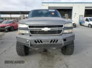 ✅ 2006 Chevrolet Silverado 2500HD LT1 • VIN: 1GCHK23D06F224317 • Lot: 84735874. Wystawiony na Copart z przebiegiem 200 346 mil. Bezpłatny archiwum sprzedaży aukcyjnych z USA i szczegółowy raport historii pojazdu na DreamBid. Zdjęcie 5.