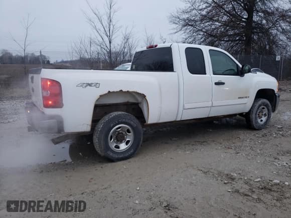 ✅ 2007 Chevrolet Silverado 2500HD Work Truck • VIN: 1GCHK29K37E519621 • Лот: 85595514. Опубликован ранее на Copart с пробегом 331 280 миль. Бесплатный доступ к архиву аукционных продаж из США и подробный отчёт об истории автомобиля на DreamBid. Изображение 3.