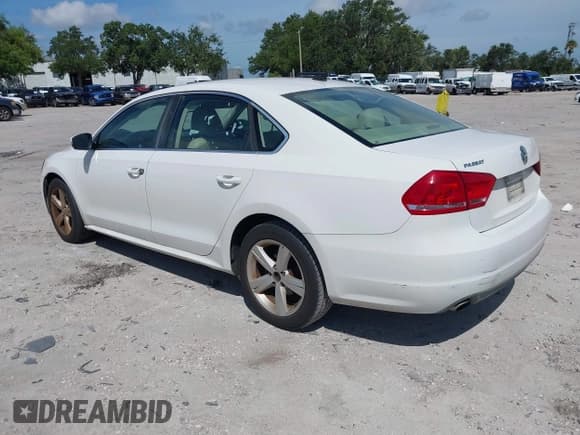 ✅ 2013 Volkswagen Passat SE • VIN: 1VWBH7A32DC018746 • Лот: 42694849. Опубликован ранее на IAAI с пробегом 172 814 миль. Бесплатный доступ к архиву аукционных продаж из США и подробный отчёт об истории автомобиля на DreamBid. Изображение 3.