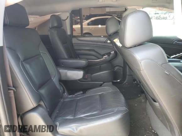 ✅ 2016 Chevrolet Suburban LT • VIN: 1GNSCHKC7GR303120 • Lot: 55525714. Wystawiony na Copart z przebiegiem 176 862 mil. Bezpłatny archiwum sprzedaży aukcyjnych z USA i szczegółowy raport historii pojazdu na DreamBid. Zdjęcie 12.