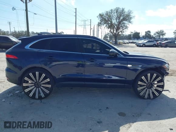 ✅ 2019 Jaguar F-Pace 25t Premium • VIN: SADCJ2FX9KA609583 • Lot: 41530705. Listed on IAAI with 60,013 mi. Free auction sales archive from the USA and detailed vehicle history report at DreamBid. Image 13.
