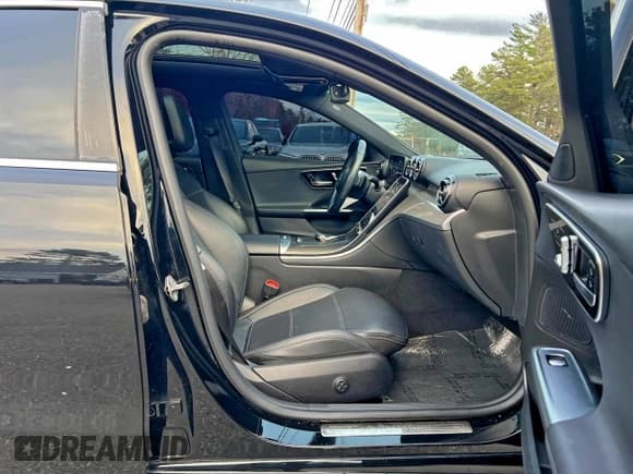 ✅ 2022 Mercedes-Benz C 300 • VIN: W1KAF4GB9NR020192 • Lot: 96375265. Wystawiony na Copart z przebiegiem 61 602 mil. Bezpłatny archiwum sprzedaży aukcyjnych z USA i szczegółowy raport historii pojazdu na DreamBid. Zdjęcie 5.