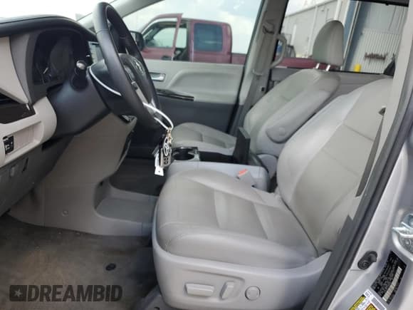 ✅ 2018 Toyota Sienna XLE Auto Access Seat • VIN: 5TDYZ3DC2JS939132 • Lot: 81111245. Listed on Copart with 102,220 mi. Free auction sales archive from the USA and detailed vehicle history report at DreamBid. Image 7.