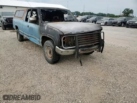 ✅ 1991 GMC Sierra 1500 • VIN: 2GTEC19K3M1525605 • Лот: 69089645. Опубликован ранее на Copart с пробегом Не указан. Бесплатный доступ к архиву аукционных продаж из США и подробный отчёт об истории автомобиля на DreamBid. Изображение 13.
