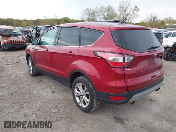 ✅ 2017 Ford Escape SE • VIN: 1FMCU9GDXHUE82586 • Lot: 43449482. Wystawiony na IAAI z przebiegiem 150 608 mil. Bezpłatny archiwum sprzedaży aukcyjnych z USA i szczegółowy raport historii pojazdu na DreamBid. Zdjęcie 3.