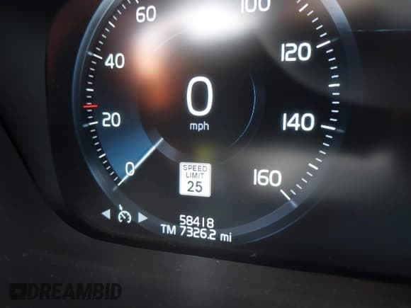 ✅ 2021 Volvo XC60 Momentum • VIN: YV4102DK4M1818887 • Lot: 42246132. Wystawiony na IAAI z przebiegiem 58 418 mil. Bezpłatny archiwum sprzedaży aukcyjnych z USA i szczegółowy raport historii pojazdu na DreamBid. Zdjęcie 16.