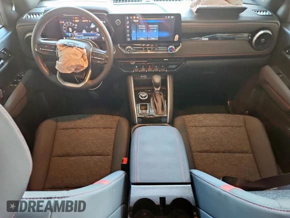 ✅ 2024 Chevrolet Colorado 4WD Z71 • VIN: 1GCPTDEKXR1214704 • Лот: 81501685. Опубликован ранее на Copart с пробегом 29 231 миль. Бесплатный доступ к архиву аукционных продаж из США и подробный отчёт об истории автомобиля на DreamBid. Изображение 8.