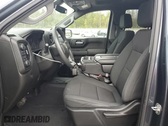 ✅ 2021 Chevrolet Silverado 1500 Custom • VIN: 1GCRYBEK0MZ220357 • Lot: 72959844. Wystawiony na Copart z przebiegiem 36 676 mil. Bezpłatny archiwum sprzedaży aukcyjnych z USA i szczegółowy raport historii pojazdu na DreamBid. Zdjęcie 7.