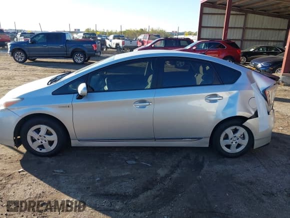✅ 2011 Toyota Prius I • VIN: JTDKN3DU9B5300585 • Lot: 43591991. Wystawiony na IAAI z przebiegiem 398 449 mil. Bezpłatny archiwum sprzedaży aukcyjnych z USA i szczegółowy raport historii pojazdu na DreamBid. Zdjęcie 14.