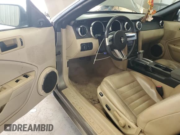 ✅ 2005 Ford Mustang GT Deluxe • VIN: 1ZVFT85H655257671 • Lot: 82188385. Listed on Copart with 159,849 mi. Free auction sales archive from the USA and detailed vehicle history report at DreamBid. Image 8.