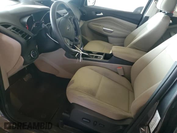 ✅ 2017 Ford Escape SE • VIN: 1FMCU0GD8HUB03175 • Lot: 84220065. Wystawiony na Copart z przebiegiem 93 115 mil. Bezpłatny archiwum sprzedaży aukcyjnych z USA i szczegółowy raport historii pojazdu na DreamBid. Zdjęcie 7.