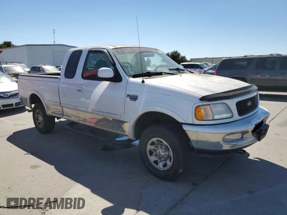✅ 1998 Ford F-250 • VIN: 1FTPX28L9WKB01247 • Lot: 70723084. Listed on Copart with 119,870 mi. Free auction sales archive from the USA and detailed vehicle history report at DreamBid. Image 4.