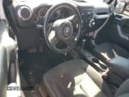 ✅ 2017 Jeep Wrangler Sahara • VIN: 1C4AJWBG0HL525164 • Lot: 71090505. Wystawiony na Copart z przebiegiem 64 239 mil. Bezpłatny archiwum sprzedaży aukcyjnych z USA i szczegółowy raport historii pojazdu na DreamBid. Zdjęcie 8.