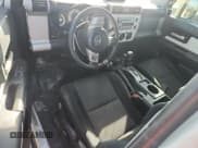 ✅ 2010 Toyota FJ Cruiser • VIN: JTEBU4BF1AK075121 • Лот: 82723825. Опубликован ранее на Copart с пробегом 325 284 миль. Бесплатный доступ к архиву аукционных продаж из США и подробный отчёт об истории автомобиля на DreamBid. Изображение 8.