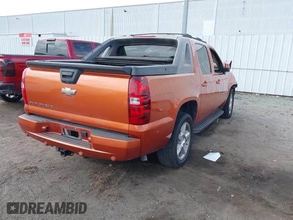 ✅ 2008 Chevrolet Avalanche LTZ • VIN: 3GNEC12J48G216702 • Lot: 41753596. Listed on IAAI with 299,925 mi. Free auction sales archive from the USA and detailed vehicle history report at DreamBid. Image 4.