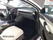 ✅ 2026 Tesla Model Y Long Range • VIN: 7SAYGDED5TA418948 • Lot: 43705204. Wystawiony na IAAI z przebiegiem 3 634 mil. Bezpłatny archiwum sprzedaży aukcyjnych z USA i szczegółowy raport historii pojazdu na DreamBid. Zdjęcie 5.