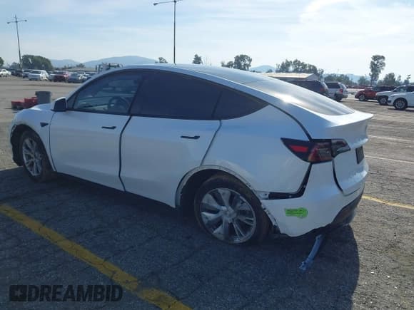 ✅ 2023 Tesla Model Y Performance • VIN: 7SAYGDEF5PA048656 • Lot: 43781155. Wystawiony na IAAI z przebiegiem 41 488 mil. Bezpłatny archiwum sprzedaży aukcyjnych z USA i szczegółowy raport historii pojazdu na DreamBid. Zdjęcie 3.