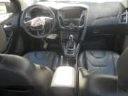 ✅ 2018 Ford Focus Titanium • VIN: 1FADP3J23JL293767 • Лот: 92047785. Опубликован ранее на Copart с пробегом Не указан. Бесплатный доступ к архиву аукционных продаж из США и подробный отчёт об истории автомобиля на DreamBid. Изображение 8.