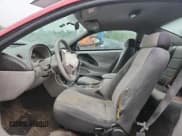 ✅ 2001 Ford Mustang Standard • VIN: 1FAFP40441F179812 • Lot: 81625275. Wystawiony na Copart z przebiegiem Nie podano. Bezpłatny archiwum sprzedaży aukcyjnych z USA i szczegółowy raport historii pojazdu na DreamBid. Zdjęcie 7.