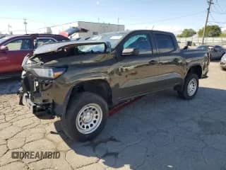 2023 Chevrolet Colorado 2WD Work Truck z VIN 1GCGSBEC8P1172899, wystawiony jako Copart lot #85361695 z przebiegiem Nie podano mil oraz Czysty tytuł • Clean title. Historia ofert i sprzedaży dostępna na DreamBid. Obrazek 1.