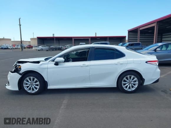 ✅ 2018 Toyota Camry LE • VIN: 4T1B11HK5JU015844 • Lot: 43075078. Listed on IAAI with 86,933 mi. Free auction sales archive from the USA and detailed vehicle history report at DreamBid. Image 15.