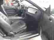 2014 Ford Mustang V6 с VIN 1ZVBP8EM7E5246694, выставлен на аукционе IAAI как лот 43213482 с пробегом 204 803 миль миль и . История ставок и продаж доступна на DreamBid. Изображение 5.