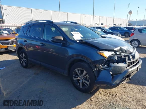 ✅ 2017 Toyota RAV4 XLE • VIN: JTMWFREV5HD096195 • Lot: 43585848. Wystawiony na IAAI z przebiegiem 177 457 mil. Bezpłatny archiwum sprzedaży aukcyjnych z USA i szczegółowy raport historii pojazdu na DreamBid. Zdjęcie 1.