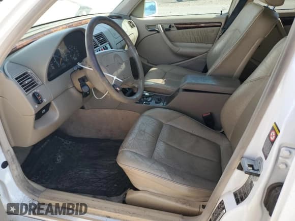 ✅ 1999 Mercedes-Benz C 230/260/280/320 • VIN: WDBHA24GXXA705698 • Lot: 54093535. Wystawiony na Copart z przebiegiem 184 453 mil. Bezpłatny archiwum sprzedaży aukcyjnych z USA i szczegółowy raport historii pojazdu na DreamBid. Zdjęcie 7.