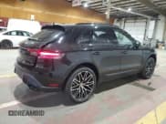 ✅ 2024 Porsche Macan S • VIN: WP1AG2A52RLB39370 • Lot: 58408085. Wystawiony na Copart z przebiegiem 7 889 mil. Bezpłatny archiwum sprzedaży aukcyjnych z USA i szczegółowy raport historii pojazdu na DreamBid. Zdjęcie 3.
