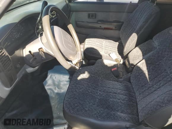 ✅ 1995 Toyota Tacoma • VIN: 4TAUN53B6SZ057875 • Lot: 66047665. Wystawiony na Copart z przebiegiem 370 371 mil. Bezpłatny archiwum sprzedaży aukcyjnych z USA i szczegółowy raport historii pojazdu na DreamBid. Zdjęcie 7.