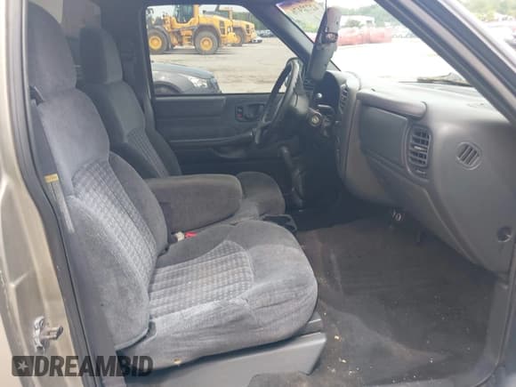 ✅ 2000 Chevrolet S-10 LS • VIN: 1GCCS14W2YK118045 • Лот: 42722476. Опубликован ранее на IAAI с пробегом 140 074 миль. Бесплатный доступ к архиву аукционных продаж из США и подробный отчёт об истории автомобиля на DreamBid. Изображение 5.