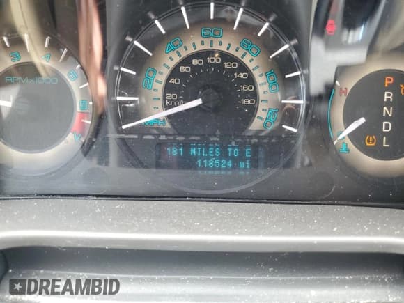 ✅ 2010 Mercury Milan • VIN: 3MEHM0HAXAR636042 • Lot: 70414394. Wystawiony na Copart z przebiegiem 118 524 mil. Bezpłatny archiwum sprzedaży aukcyjnych z USA i szczegółowy raport historii pojazdu na DreamBid. Zdjęcie 9.