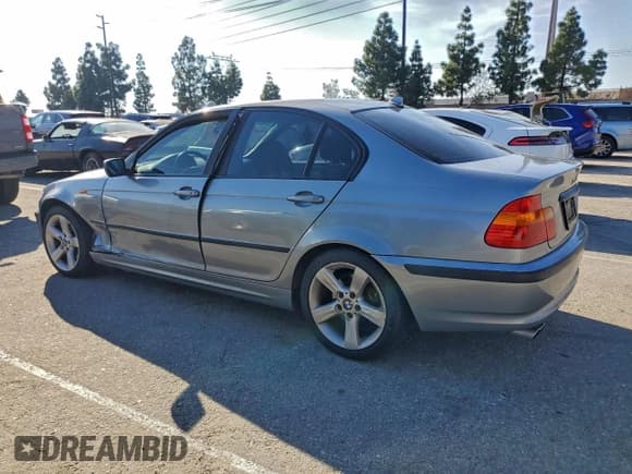 ✅ 2004 BMW 3 Series 325i • VIN: WBAAZ33414KP89096 • Lot: 93944255. Listed on Copart with 324,144 mi. Free auction sales archive from the USA and detailed vehicle history report at DreamBid. Image 2.