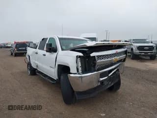 ✅ 2019 Chevrolet Silverado 2500HD Work Truck • VIN: 1GC1KREG5KF269412 • Лот: 43655197. Опубликован ранее на IAAI с пробегом 141 150 миль. Бесплатный доступ к архиву аукционных продаж из США и подробный отчёт об истории автомобиля на DreamBid. Изображение 1.