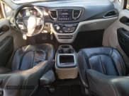 ✅ 2018 Chrysler Pacifica Touring L Plus • VIN: 2C4RC1EG1JR193227 • Лот: 86887715. Опубликован ранее на Copart с пробегом 154 104 миль. Бесплатный доступ к архиву аукционных продаж из США и подробный отчёт об истории автомобиля на DreamBid. Изображение 8.