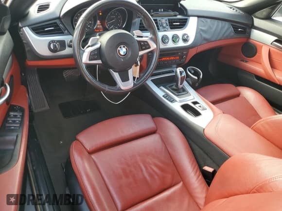 ✅ 2011 BMW Z4 sDrive35i • VIN: WBALM7C55BE382692 • Лот: 84460034. Опубликован ранее на Copart с пробегом 112 322 миль. Бесплатный доступ к архиву аукционных продаж из США и подробный отчёт об истории автомобиля на DreamBid. Изображение 8.