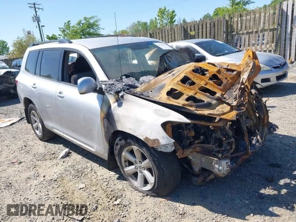 ✅ 2010 Toyota Highlander • VIN: JTEBK3EH3A2162824 • Lot: 42126863. Listed on IAAI with Not provided. Free auction sales archive from the USA and detailed vehicle history report at DreamBid. Image 1.