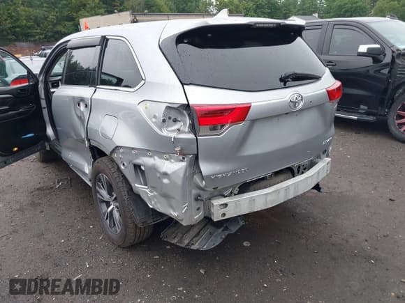 ✅ 2018 Toyota Highlander LE • VIN: 5TDBZRFH1JS894086 • Lot: 42688855. Listed on IAAI with 266,324 mi. Free auction sales archive from the USA and detailed vehicle history report at DreamBid. Image 6.