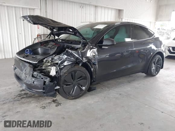 ✅ 2026 Tesla Model Y Long Range • VIN: 7SAYGDED8TA448817 • Lot: 43179696. Listed on IAAI with 877 mi. Free auction sales archive from the USA and detailed vehicle history report at DreamBid. Image 17.