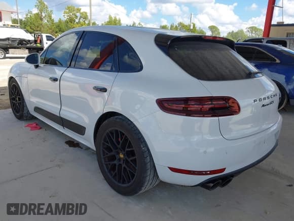 ✅ 2018 Porsche Macan GTS • VIN: WP1AG2A5XJLB62058 • Lot: 43514460. Wystawiony na IAAI z przebiegiem 55 995 mil. Bezpłatny archiwum sprzedaży aukcyjnych z USA i szczegółowy raport historii pojazdu na DreamBid. Zdjęcie 3.